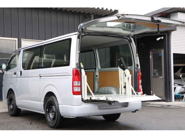 ハイエースバン ５ドア　リフト付バン２．８ＤＴロング　４ＷＤ　純正ナビ　地デジＴＶ　バックカメラ　ＥＴＣ　リフト能力３００ｋｇ　キーレス　プリクラッシュ　４ＷＤ　！（21枚目）