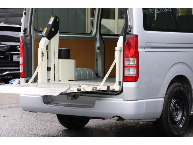 ハイエースバン ５ドア　リフト付バン２．８ＤＴロング　４ＷＤ　純正ナビ　地デジＴＶ　バックカメラ　ＥＴＣ　リフト能力３００ｋｇ　キーレス　プリクラッシュ　４ＷＤ　！（22枚目）