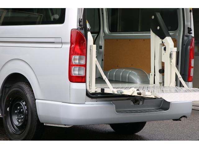 ハイエースバン ５ドア　リフト付バン２．８ＤＴロング　４ＷＤ　純正ナビ　地デジＴＶ　バックカメラ　ＥＴＣ　リフト能力３００ｋｇ　キーレス　プリクラッシュ　４ＷＤ　！（23枚目）