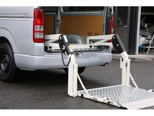 ハイエースバン ５ドア　リフト付バン２．８ＤＴロング　４ＷＤ　純正ナビ　地デジＴＶ　バックカメラ　ＥＴＣ　リフト能力３００ｋｇ　キーレス　プリクラッシュ　４ＷＤ　！（29枚目）