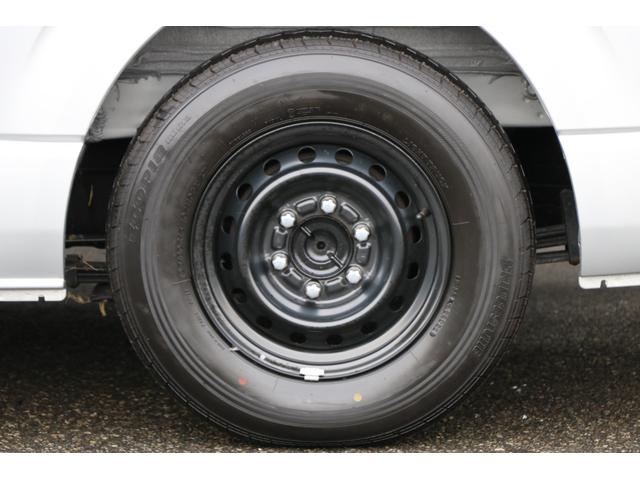 ハイエースバン ５ドア　リフト付バン２．８ＤＴロング　４ＷＤ　純正ナビ　地デジＴＶ　バックカメラ　ＥＴＣ　リフト能力３００ｋｇ　キーレス　プリクラッシュ　４ＷＤ　！（40枚目）