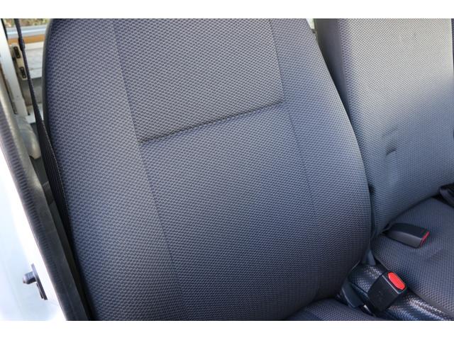 ハイエースバン ５ドア　リフト付バン２．８ＤＴロング　４ＷＤ　純正ナビ　地デジＴＶ　バックカメラ　ＥＴＣ　リフト能力３００ｋｇ　キーレス　プリクラッシュ　４ＷＤ　！（56枚目）