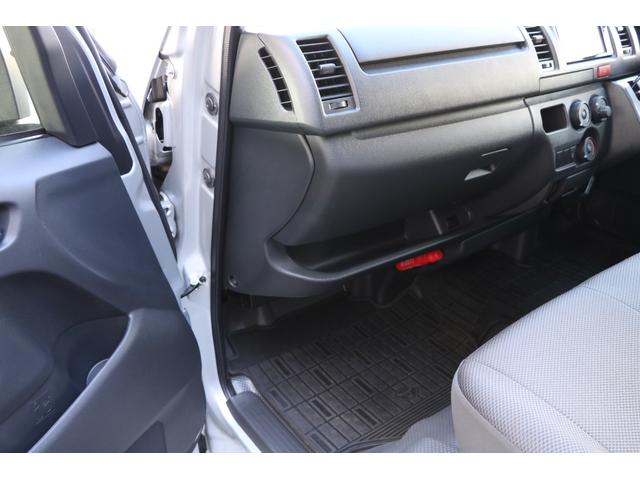 ハイエースバン ５ドア　リフト付バン２．８ＤＴロング　４ＷＤ　純正ナビ　地デジＴＶ　バックカメラ　ＥＴＣ　リフト能力３００ｋｇ　キーレス　プリクラッシュ　４ＷＤ　！（58枚目）