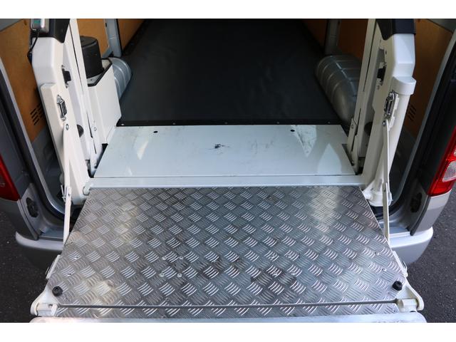 ハイエースバン ５ドア　リフト付バン２．８ＤＴロング　４ＷＤ　純正ナビ　地デジＴＶ　バックカメラ　ＥＴＣ　リフト能力３００ｋｇ　キーレス　プリクラッシュ　４ＷＤ　！（73枚目）