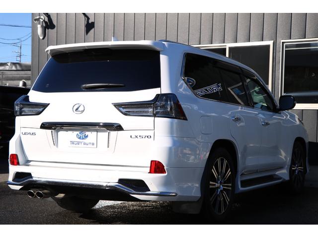 ＬＸ ＬＸ５７０ブラックシークエンス　最終型　モデリスタエアロ　モデリスタマフラー　黒本革　サンルーフ　リヤエンターシステム　クールボックス　８人乗　ソニッククォーツ（０８５）　スペアキー有　マークレビンソン（6枚目）