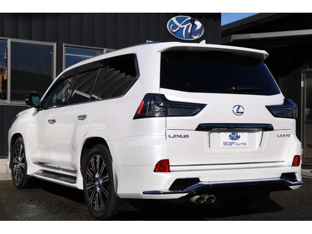 ＬＸ ＬＸ５７０ブラックシークエンス　最終型　モデリスタエアロ　モデリスタマフラー　黒本革　サンルーフ　リヤエンターシステム　クールボックス　８人乗　ソニッククォーツ（０８５）　スペアキー有　マークレビンソン（8枚目）