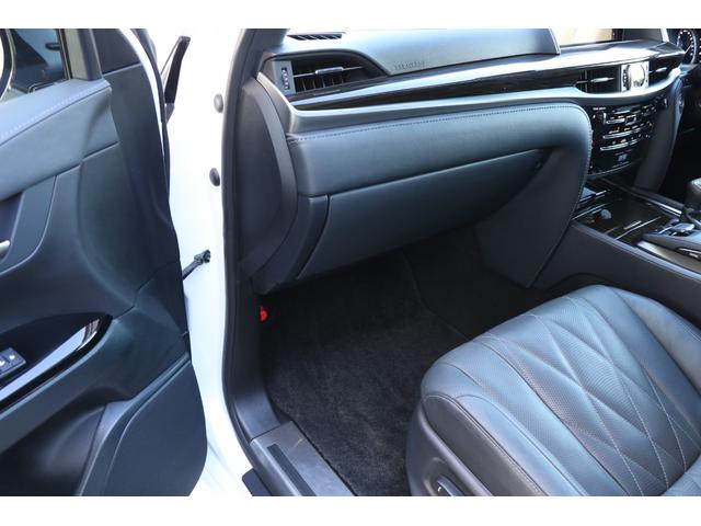 ＬＸ ＬＸ５７０ブラックシークエンス　最終型　モデリスタエアロ　モデリスタマフラー　黒本革　サンルーフ　リヤエンターシステム　クールボックス　８人乗　ソニッククォーツ（０８５）　スペアキー有　マークレビンソン（52枚目）