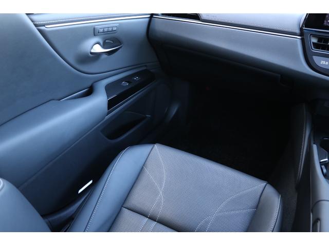 ＥＳ ＥＳ３００ｈ　バージョンＬ　黒革シート　ヒーター＆ベンチレーター　サンルーフ　グラファイトブラックガラスフレーク（２２３）純正ナビ　フルセグ　パノラミックビューモニター　スペアキー＆カードキー（55枚目）