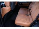リアシートになります。走行距離が少なく魅力的です。ブラウン本革が高級感を演出しております。シート切れ等もございません。禁煙車です。純正フロアマットを装着しております。