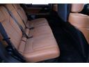 リアシートになります。走行距離が少なく魅力的です。ブラウン本革が高級感を演出しております。シート切れ等もございません。禁煙車です。純正フロアマットを装着しております。