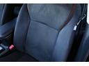 助手席になります。シートのヘタリが少なく、シート切れ等もございません。純正フロアマットを装着しております。