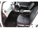 助手席になります。シートのヘタリが少なく、シート切れ等もございません。禁煙車です。純正フロアマットを装着しております。