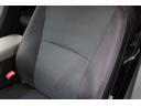 助手席になります。シートのヘタリが少なく、シート切れ等もございません。禁煙車です。純正フロアマットを装着しております。