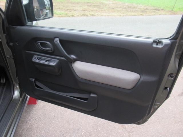 ジムニー ランドベンチャー　オートマ　キーレス　スペアキー　ナビ　ワンセグ　ドアバイザー　ルーフキャリア　ルーフボックス　ＥＴＣ　マッドフラップ　車検令和９年２月２８日（33枚目）