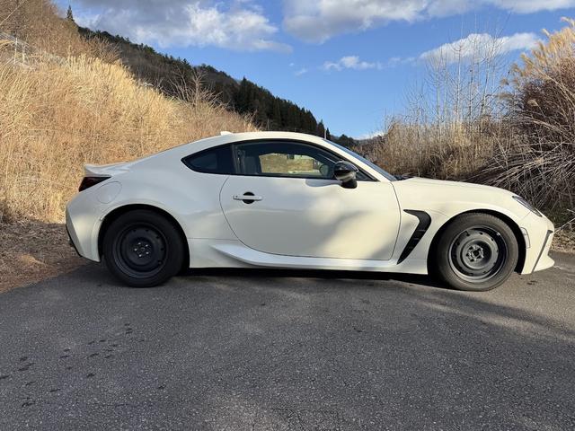 GR86 SZ カップカーベーシック OS技研スーパーLSD 2WAY 純正ロールケージ6点式プラスサイドバー 純正オイルクーラー 純正専用フロアマット モータースポーツベース車両(13枚目)