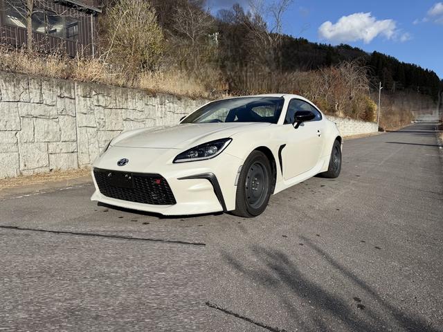 GR86 SZ カップカーベーシック OS技研スーパーLSD 2WAY 純正ロールケージ6点式プラスサイドバー 純正オイルクーラー 純正専用フロアマット モータースポーツベース車両(14枚目)