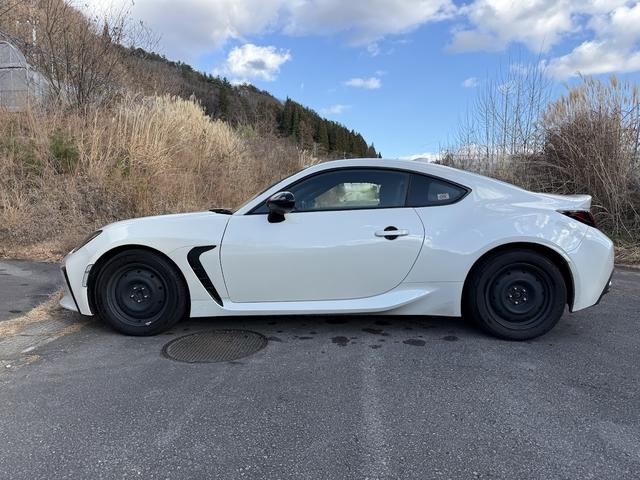 GR86 SZ カップカーベーシック OS技研スーパーLSD 2WAY 純正ロールケージ6点式プラスサイドバー 純正オイルクーラー 純正専用フロアマット モータースポーツベース車両(15枚目)