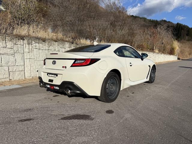 GR86 SZ カップカーベーシック OS技研スーパーLSD 2WAY 純正ロールケージ6点式プラスサイドバー 純正オイルクーラー 純正専用フロアマット モータースポーツベース車両(16枚目)