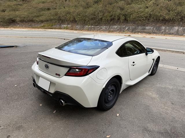 GR86 SZ カップカーベーシック OS技研スーパーLSD 2WAY 純正ロールケージ6点式プラスサイドバー 純正オイルクーラー 純正専用フロアマット モータースポーツベース車両(26枚目)