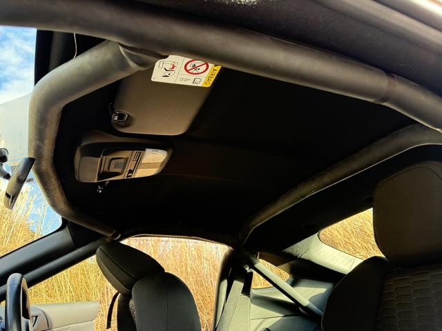 GR86 SZ カップカーベーシック OS技研スーパーLSD 2WAY 純正ロールケージ6点式プラスサイドバー 純正オイルクーラー 純正専用フロアマット モータースポーツベース車両(33枚目)