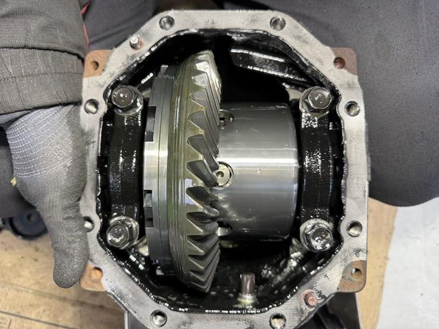 GR86 SZ カップカーベーシック OS技研スーパーLSD 2WAY 純正ロールケージ6点式プラスサイドバー 純正オイルクーラー 純正専用フロアマット モータースポーツベース車両(47枚目)