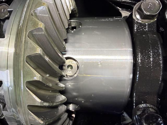 GR86 SZ カップカーベーシック OS技研スーパーLSD 2WAY 純正ロールケージ6点式プラスサイドバー 純正オイルクーラー 純正専用フロアマット モータースポーツベース車両(50枚目)