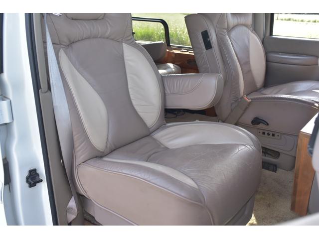 シボレーエクスプレス 　スタークラフト　ハイルーフ　キャンピング登録　７人乗り（14枚目）