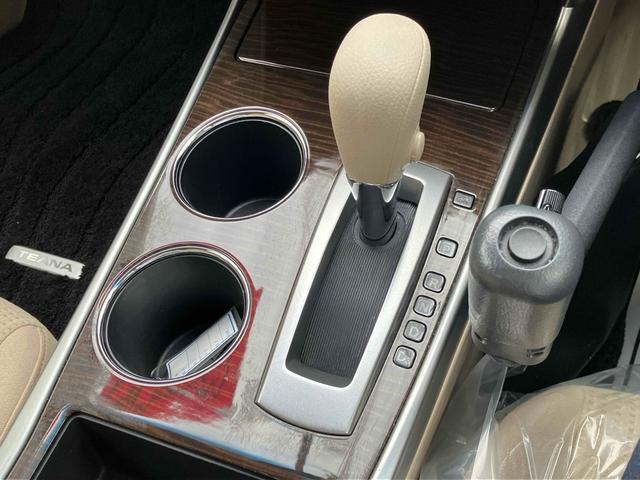 ティアナ ＸＥ　オートクルーズコントロール　全周囲カメラ　ナビ　アルミホイール　オートライト　ＣＶＴ　スマートキー　電動格納ミラー　盗難防止システム　ＣＤ　ＵＳＢ　ミュージックプレイヤー接続可　衝突安全ボディ　ＡＢＳ（6枚目）
