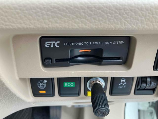ティアナ ＸＥ　オートクルーズコントロール　全周囲カメラ　ナビ　アルミホイール　オートライト　ＣＶＴ　スマートキー　電動格納ミラー　盗難防止システム　ＣＤ　ＵＳＢ　ミュージックプレイヤー接続可　衝突安全ボディ　ＡＢＳ（7枚目）
