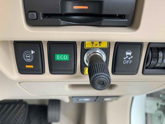 ティアナ ＸＥ　オートクルーズコントロール　全周囲カメラ　ナビ　アルミホイール　オートライト　ＣＶＴ　スマートキー　電動格納ミラー　盗難防止システム　ＣＤ　ＵＳＢ　ミュージックプレイヤー接続可　衝突安全ボディ　ＡＢＳ（9枚目）