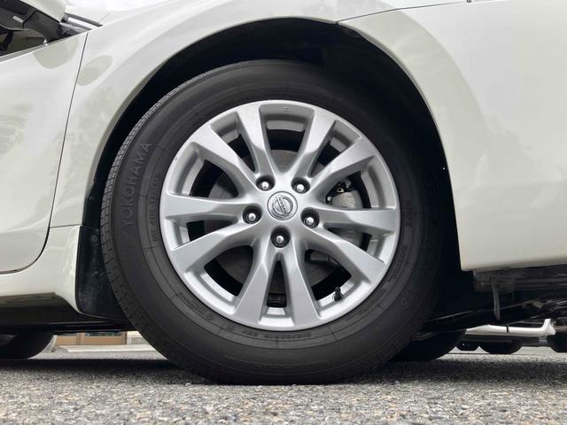 ティアナ ＸＥ　オートクルーズコントロール　全周囲カメラ　ナビ　アルミホイール　オートライト　ＣＶＴ　スマートキー　電動格納ミラー　盗難防止システム　ＣＤ　ＵＳＢ　ミュージックプレイヤー接続可　衝突安全ボディ　ＡＢＳ（20枚目）