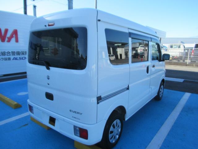 エブリイ ＰＣ　４ＷＤ　Ｉ－ＳＴＯＰ　ＴＶナビ　ＢＬＵＥＴＯＯＴＨ　電動格納式ミラー　ＤＶＤ再生　Ｗエアバッグ　キーレスエントリーシステム　オートハイビーム　ＥＴＣ付　前席パワーウインドウ　セキュリティーアラーム　ＳＤ（5枚目）