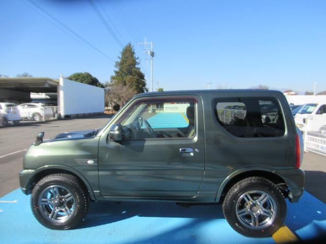 ジムニー ランドベンチャー　前席パワーウインドウ　助手席エアバック　運転席エアバッグ　４ＷＤ車　ワンセグ　キーレス付　ＰＳ　衝突安全ボディ　ＡＢＳ付　シートヒータ　ＳＤ　電動格納式ミラー　ＡＴエアコン　ＴＶ＆ナビ（2枚目）