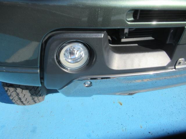 ジムニー ランドベンチャー　前席パワーウインドウ　助手席エアバック　運転席エアバッグ　４ＷＤ車　ワンセグ　キーレス付　ＰＳ　衝突安全ボディ　ＡＢＳ付　シートヒータ　ＳＤ　電動格納式ミラー　ＡＴエアコン　ＴＶ＆ナビ（11枚目）