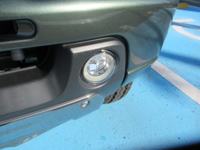 ジムニー ランドベンチャー　前席パワーウインドウ　助手席エアバック　運転席エアバッグ　４ＷＤ車　ワンセグ　キーレス付　ＰＳ　衝突安全ボディ　ＡＢＳ付　シートヒータ　ＳＤ　電動格納式ミラー　ＡＴエアコン　ＴＶ＆ナビ（12枚目）