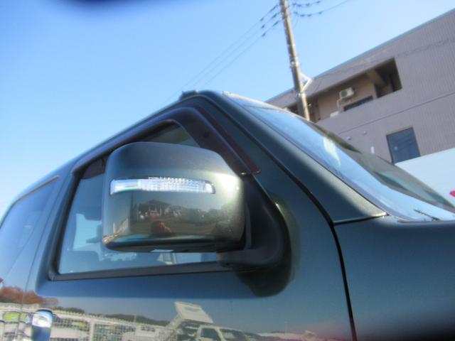 ジムニー ランドベンチャー　前席パワーウインドウ　助手席エアバック　運転席エアバッグ　４ＷＤ車　ワンセグ　キーレス付　ＰＳ　衝突安全ボディ　ＡＢＳ付　シートヒータ　ＳＤ　電動格納式ミラー　ＡＴエアコン　ＴＶ＆ナビ（13枚目）