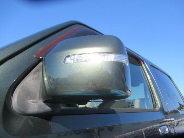 ジムニー ランドベンチャー　前席パワーウインドウ　助手席エアバック　運転席エアバッグ　４ＷＤ車　ワンセグ　キーレス付　ＰＳ　衝突安全ボディ　ＡＢＳ付　シートヒータ　ＳＤ　電動格納式ミラー　ＡＴエアコン　ＴＶ＆ナビ（15枚目）