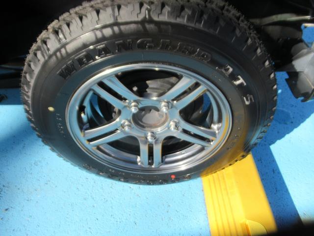 ジムニー ランドベンチャー　前席パワーウインドウ　助手席エアバック　運転席エアバッグ　４ＷＤ車　ワンセグ　キーレス付　ＰＳ　衝突安全ボディ　ＡＢＳ付　シートヒータ　ＳＤ　電動格納式ミラー　ＡＴエアコン　ＴＶ＆ナビ（16枚目）
