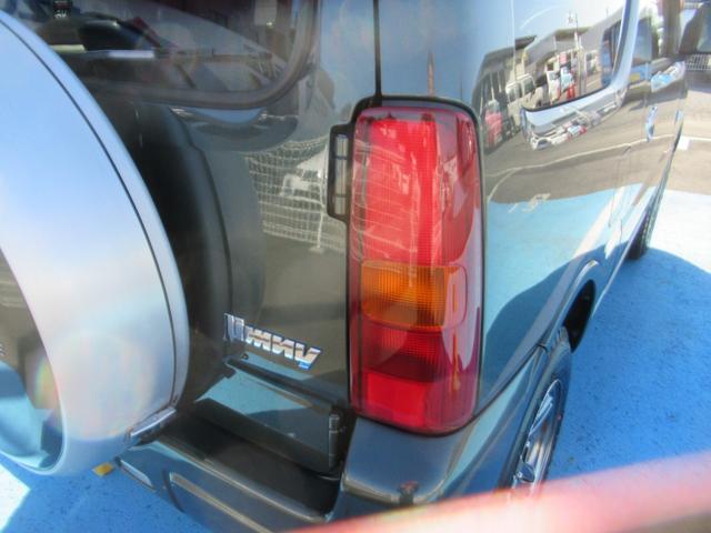 ジムニー ランドベンチャー　前席パワーウインドウ　助手席エアバック　運転席エアバッグ　４ＷＤ車　ワンセグ　キーレス付　ＰＳ　衝突安全ボディ　ＡＢＳ付　シートヒータ　ＳＤ　電動格納式ミラー　ＡＴエアコン　ＴＶ＆ナビ（18枚目）