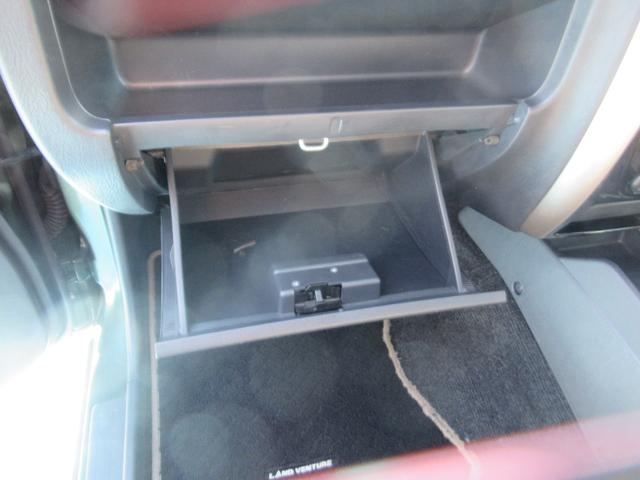 ジムニー ランドベンチャー　前席パワーウインドウ　助手席エアバック　運転席エアバッグ　４ＷＤ車　ワンセグ　キーレス付　ＰＳ　衝突安全ボディ　ＡＢＳ付　シートヒータ　ＳＤ　電動格納式ミラー　ＡＴエアコン　ＴＶ＆ナビ（24枚目）