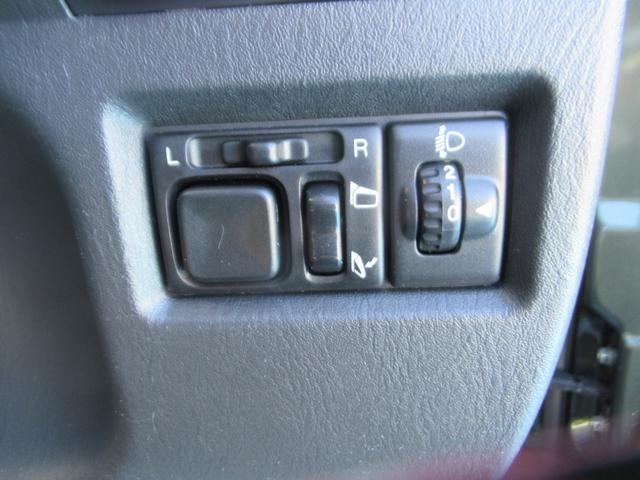 ジムニー ランドベンチャー　前席パワーウインドウ　助手席エアバック　運転席エアバッグ　４ＷＤ車　ワンセグ　キーレス付　ＰＳ　衝突安全ボディ　ＡＢＳ付　シートヒータ　ＳＤ　電動格納式ミラー　ＡＴエアコン　ＴＶ＆ナビ（26枚目）