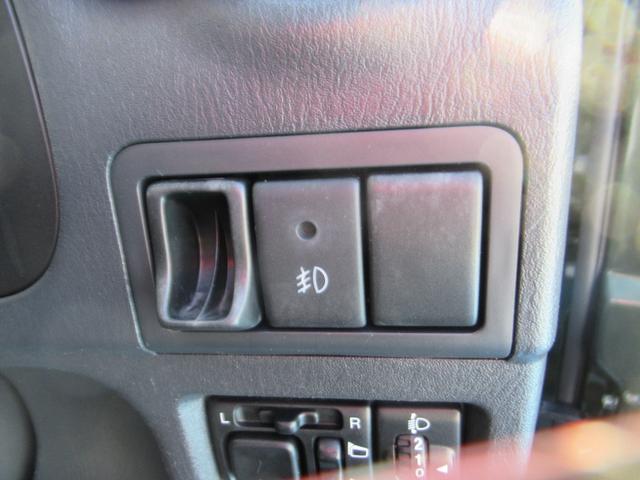 ジムニー ランドベンチャー　前席パワーウインドウ　助手席エアバック　運転席エアバッグ　４ＷＤ車　ワンセグ　キーレス付　ＰＳ　衝突安全ボディ　ＡＢＳ付　シートヒータ　ＳＤ　電動格納式ミラー　ＡＴエアコン　ＴＶ＆ナビ（27枚目）