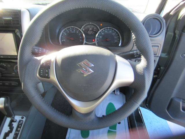 ジムニー ランドベンチャー　前席パワーウインドウ　助手席エアバック　運転席エアバッグ　４ＷＤ車　ワンセグ　キーレス付　ＰＳ　衝突安全ボディ　ＡＢＳ付　シートヒータ　ＳＤ　電動格納式ミラー　ＡＴエアコン　ＴＶ＆ナビ（28枚目）