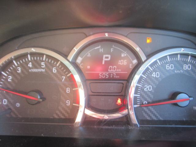 ジムニー ランドベンチャー　前席パワーウインドウ　助手席エアバック　運転席エアバッグ　４ＷＤ車　ワンセグ　キーレス付　ＰＳ　衝突安全ボディ　ＡＢＳ付　シートヒータ　ＳＤ　電動格納式ミラー　ＡＴエアコン　ＴＶ＆ナビ（32枚目）