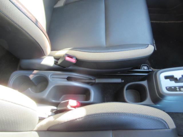 ジムニー ランドベンチャー　前席パワーウインドウ　助手席エアバック　運転席エアバッグ　４ＷＤ車　ワンセグ　キーレス付　ＰＳ　衝突安全ボディ　ＡＢＳ付　シートヒータ　ＳＤ　電動格納式ミラー　ＡＴエアコン　ＴＶ＆ナビ（37枚目）