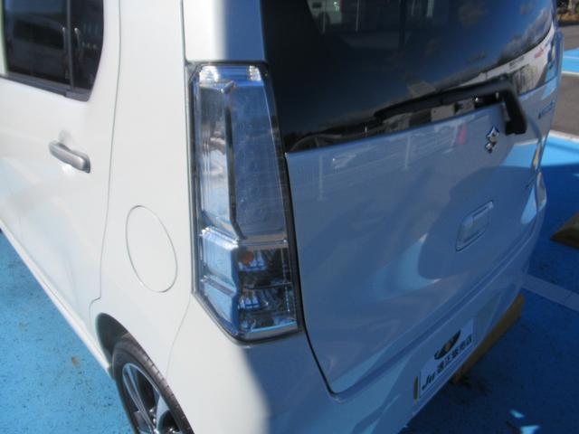 ワゴンＲ ２０周年記念車　４ＷＤ　軽減ブレーキ　セキュリティ　スマキー　ワンセグテレビ　電動格納式ドアミラー　Ｒカメラ　パワーウインドウ　Ｓヒーター　エアバック　ナビＴＶ　横滑り防止機能　パワステ　キーフリー　フルオートエアコン（13枚目）