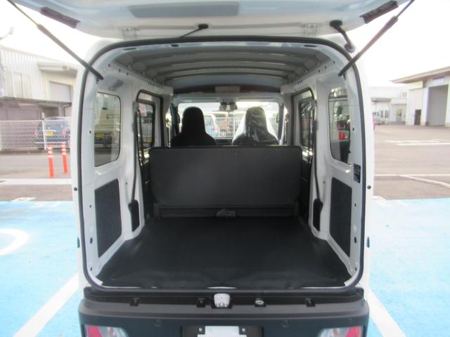 ハイゼットカーゴ ＤＸ　４ＷＤ　踏み間違い防止　Ｗエアバック　セキュリティアラーム　前席パワーウィンドウ　切替４ＷＤ　両側スライドドア　オートライト　エアコン　運転席エアバッグ　パワーステアリング　ＡＢＳ　コーナーセンサ（18枚目）