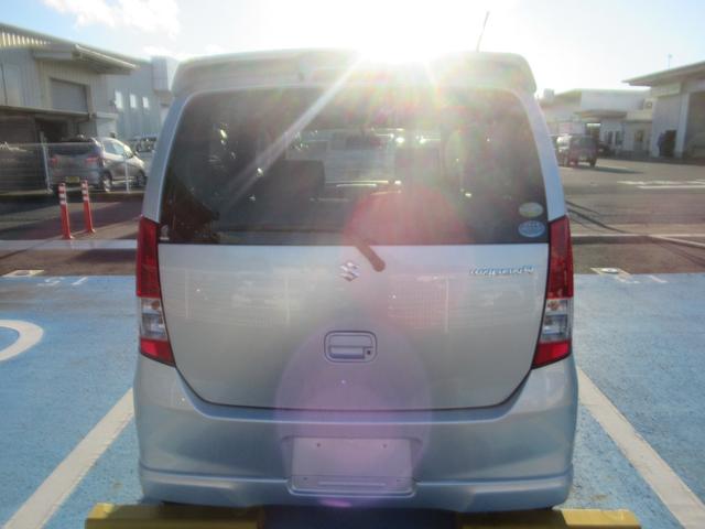 ワゴンＲ リミテッドＩＩ　ナビ・ＴＶ　ダブルエアバッグ　ＥＴＣ車載器　運転席エアバック　パワーウインドウ　パワステ　ワンセグ　イモビライザー　ＡＡＣ　ＡＢＳ　電動格納ドアミラー　衝突安全ボディ　オートライト（4枚目）