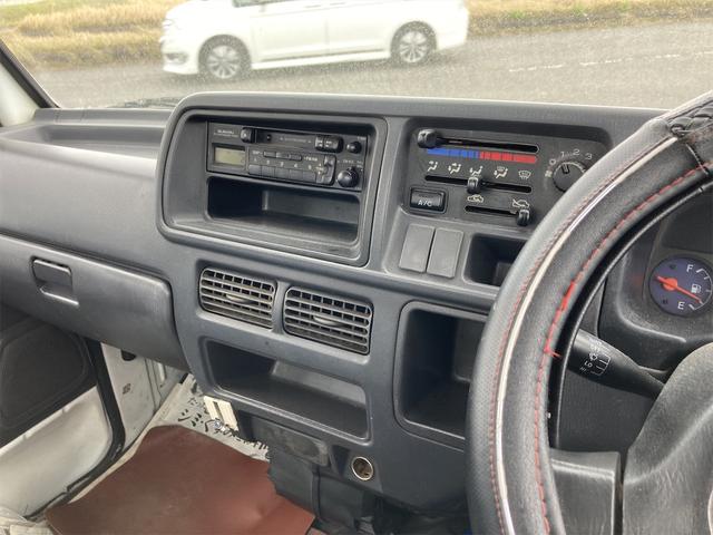 サンバートラック ベースグレード　４ＷＤ　軽トラック　ＭＴ　エアコン　運転席エアバッグ　カセット（18枚目）