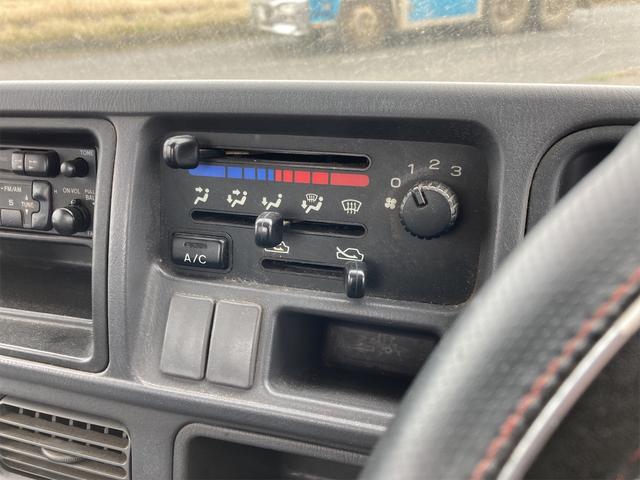 サンバートラック ベースグレード　４ＷＤ　軽トラック　ＭＴ　エアコン　運転席エアバッグ　カセット（19枚目）